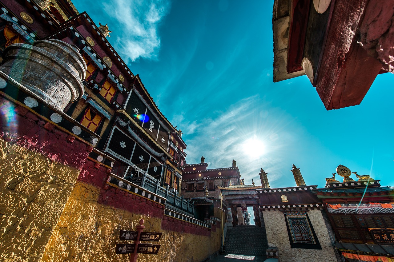 The Aesthetic Traditions of Tibetan Thangka Art